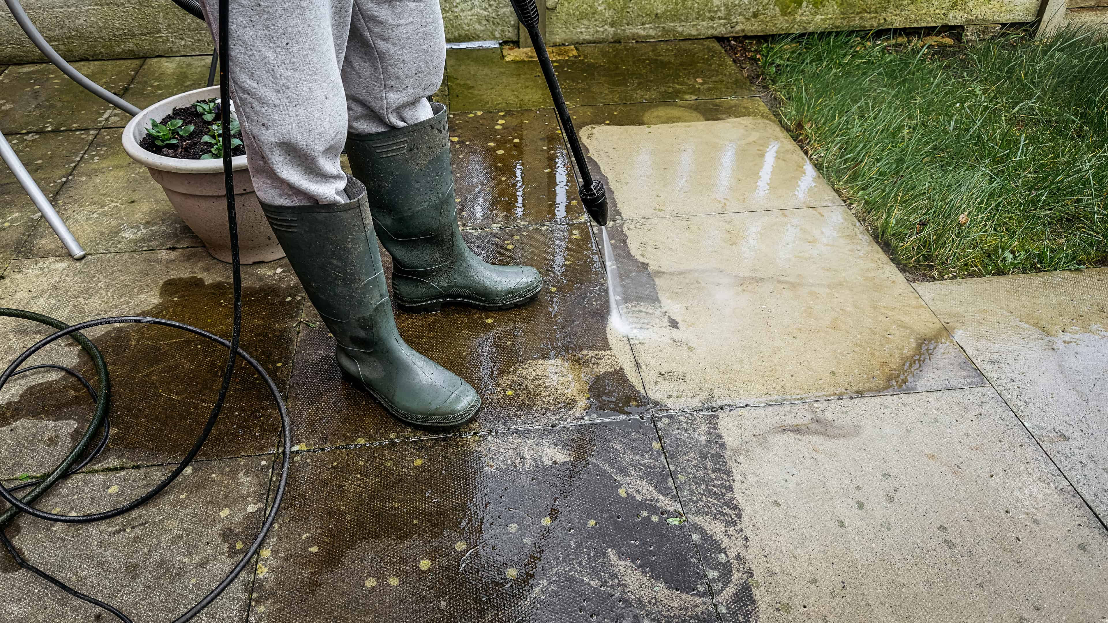 Storefront & Sidewalk Cleaning image